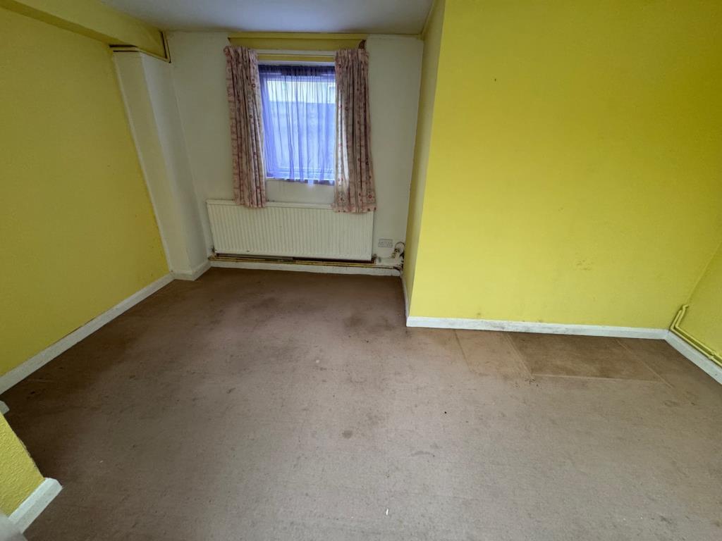 Lot: 116 - FREEHOLD TWO-BEDROOM GROUND FLOOR FLAT AND GROUND RENT - Bedroom 2